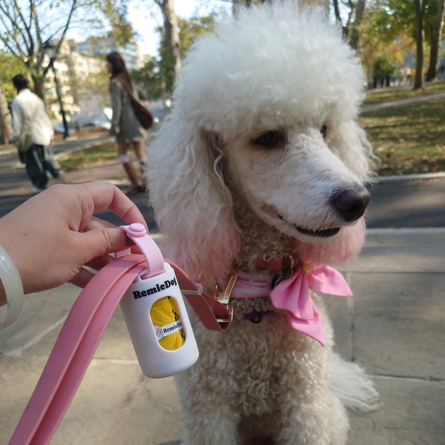 Metro - Dog Poop Bag Dispenser with a Gauge